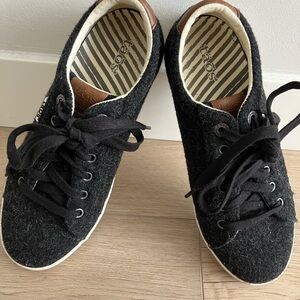 Taos Footwear Black Athletic Shoes